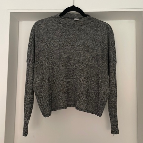 🌙3 FOR $20 
H&M Grey marl crop top - small - Picture 1 of 4